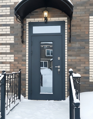 Дверь для загородного дома