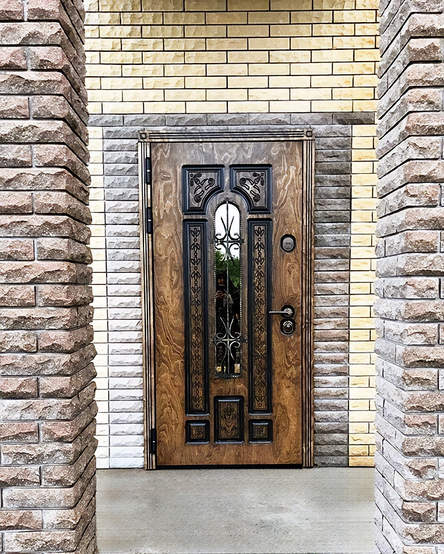 Дверь для загородного дома