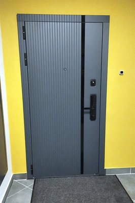 Дверь с электронным замком