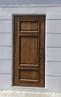 Дверь с отделкой массивом Дверь с отделкой массивом