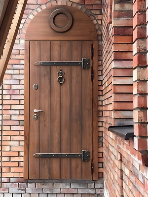 Дверь с полукруглой фрамугой