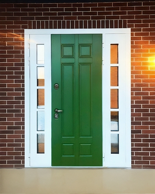 Двухцветная дверь