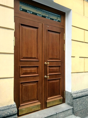 Двупольная дверь со стеклом и багетом