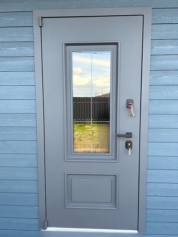 Металлобагетная дверь с окном