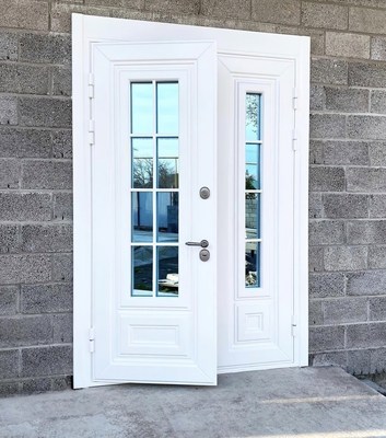 Остекленная дверь с покраской в белый цвет