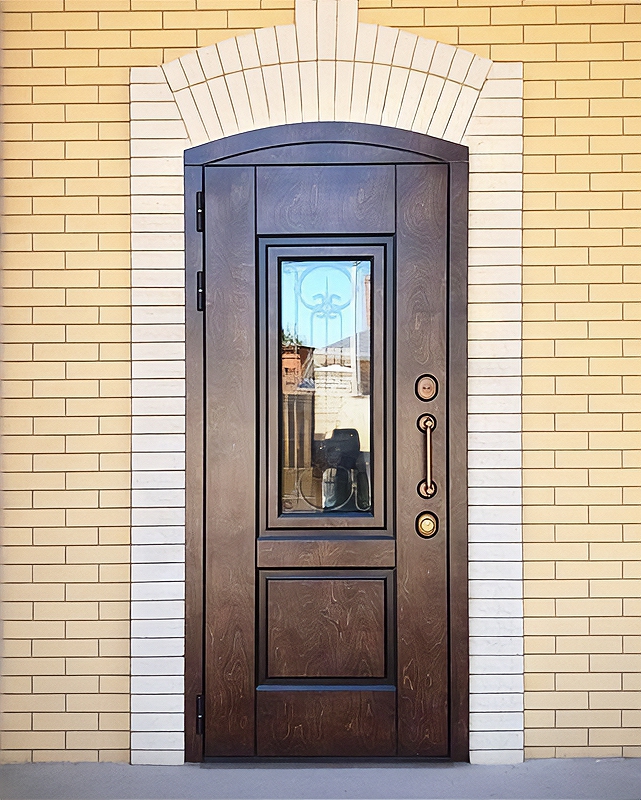 Остекленная дверь в частном доме