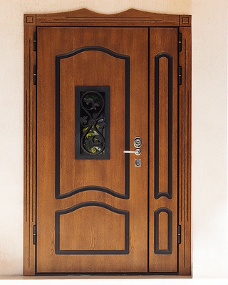 Полуторная дверь с ковкой