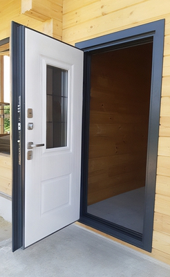 Уличная дверь с МДФ и стеклом